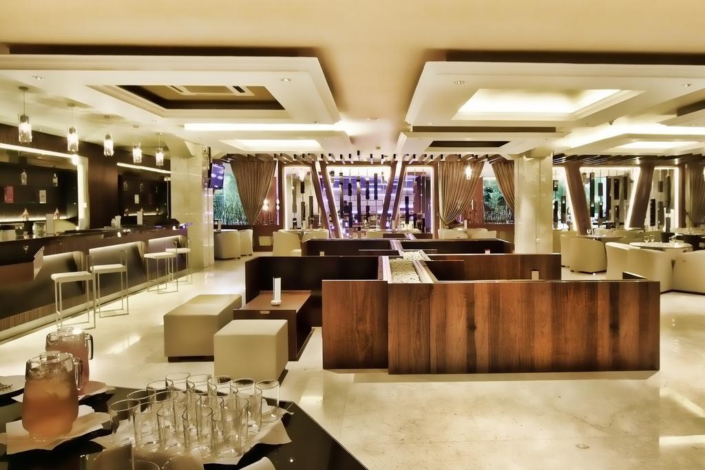 Grand Delta Hotel Medan Exterior foto