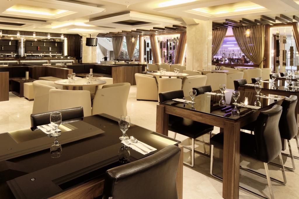 Grand Delta Hotel Medan Exterior foto